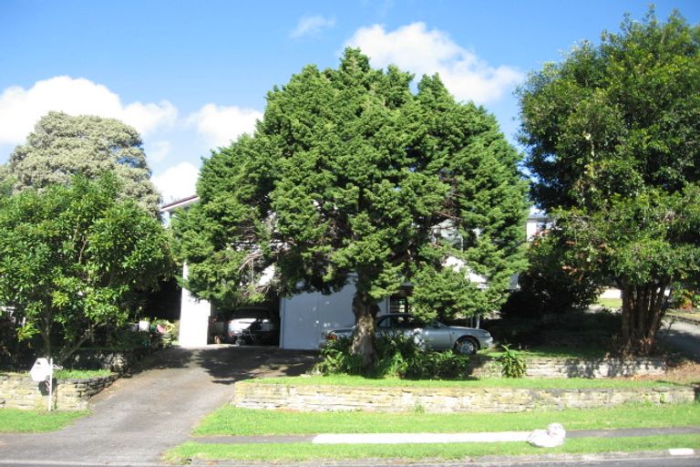 Photo of property in 3 Okareka Place, Pakuranga Heights, Auckland, 2010