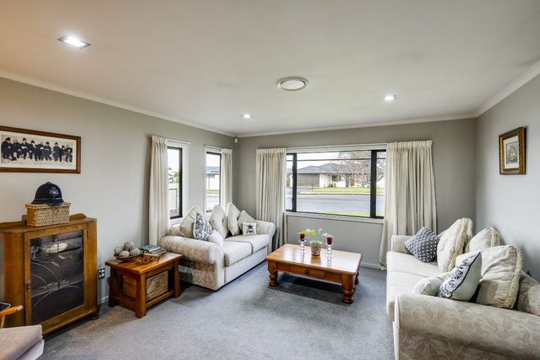 Photo of property in 17 Newbury Place, Taradale, Napier, 4112
