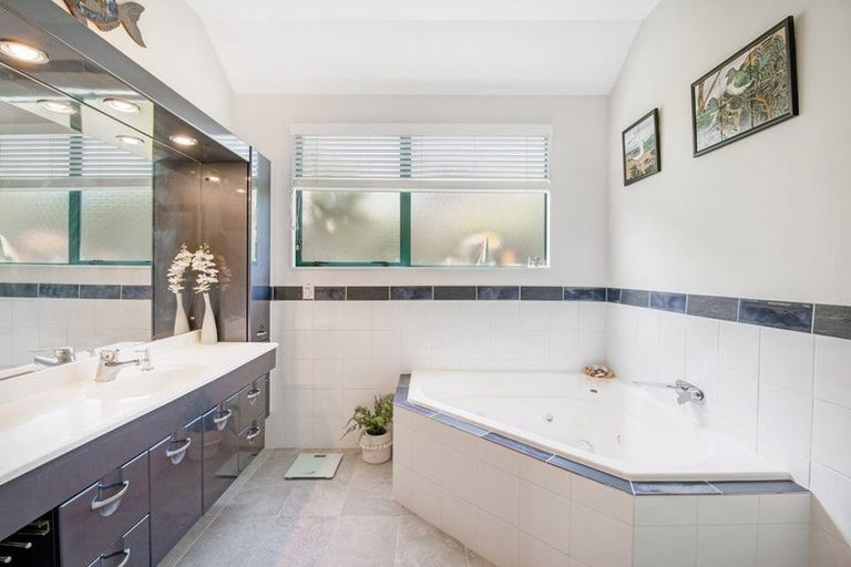 Photo of property in 12 Ascot Way, Orewa, 0931