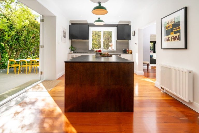 Photo of property in 9 Easdale Street, Kelburn, Wellington, 6012