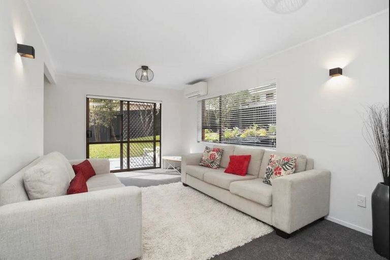 Photo of property in 303a/2 Great North Road, Henderson, Auckland, 0612