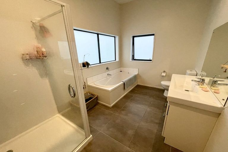 Photo of property in 19 Wantwood Grove, Churton Park, Wellington, 6037