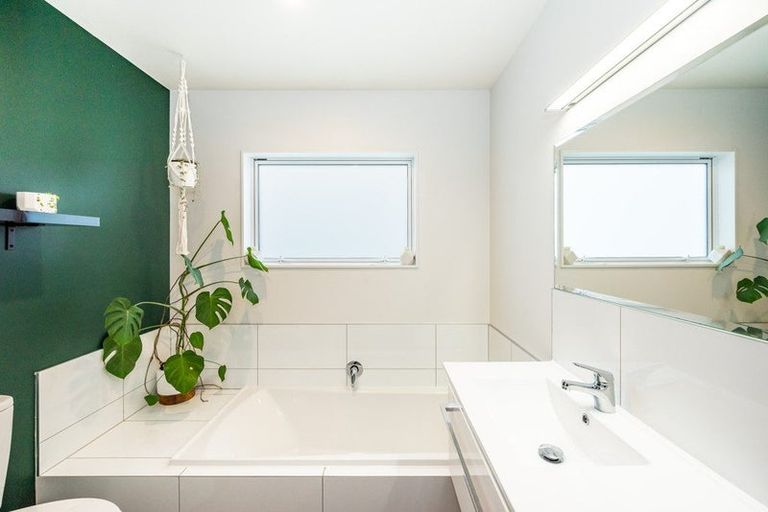 Photo of property in 5 Sharda Grove, Paraparaumu Beach, Paraparaumu, 5032