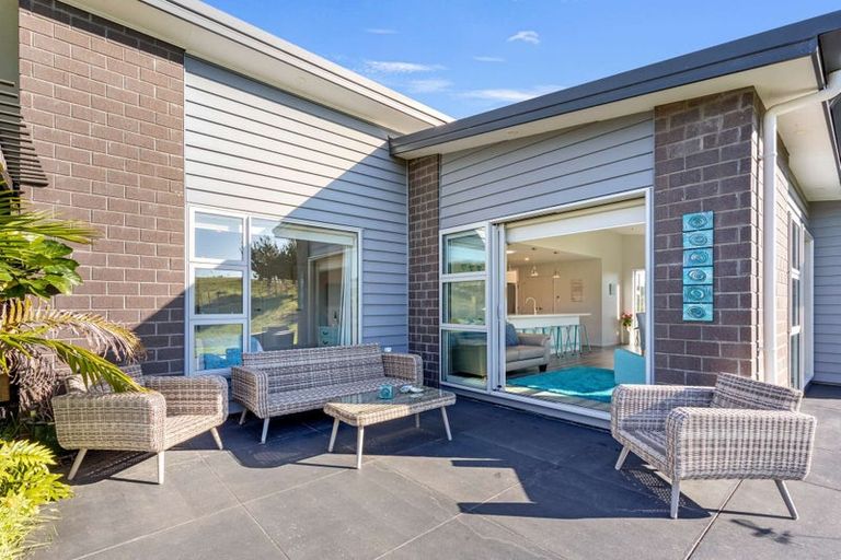 Photo of property in 76 Waitarere Rise Avenue, Waitarere, Levin, 5510