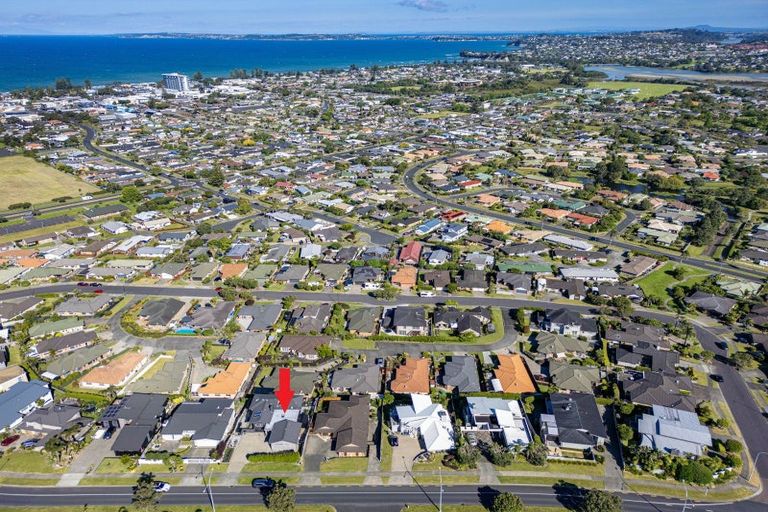 Photo of property in 31 Grand Drive, Orewa, 0931