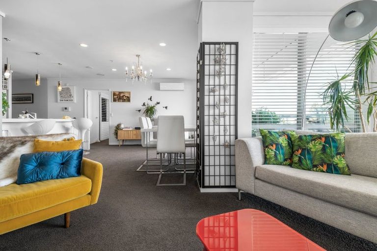 Photo of property in 72 Devonport Road, Tauranga, 3110