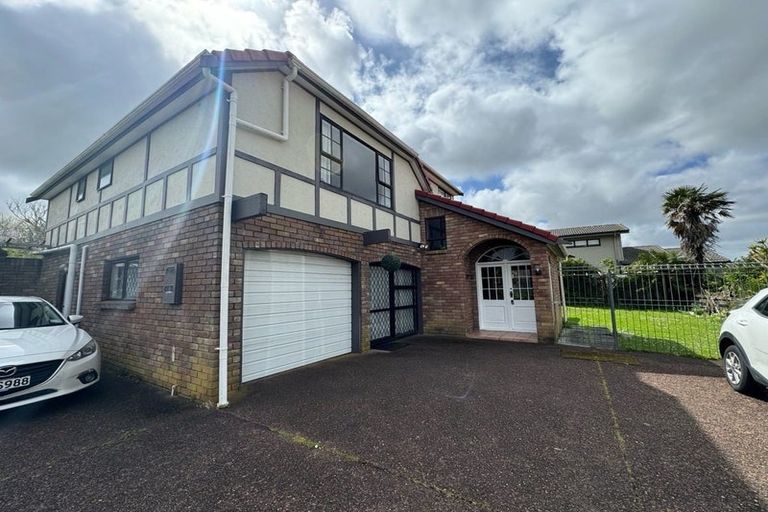 Photo of property in 2 Clearwater Cove, West Harbour, Auckland, 0618