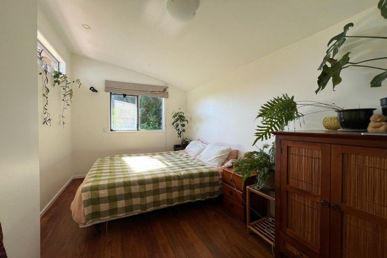 Photo of property in 95 Cornwallis Road, Cornwallis, Auckland, 0604