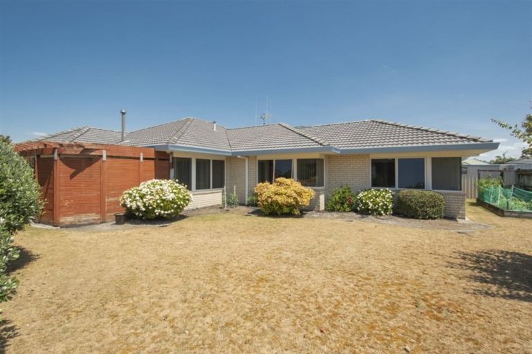 Photo of property in 32 Seychelles Drive, Papamoa Beach, Papamoa, 3118