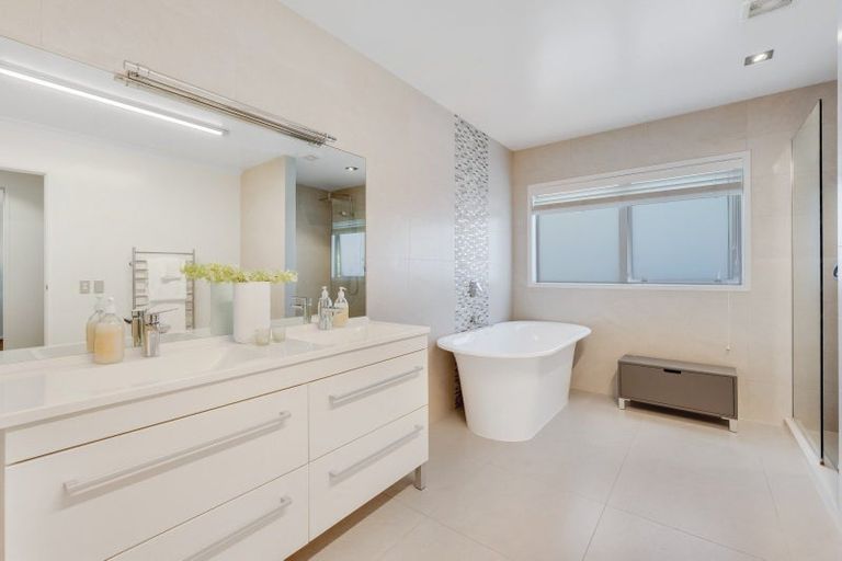 Photo of property in 53 Manor Park, Sunnyhills, Auckland, 2010
