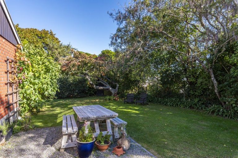 Photo of property in 16 Kakariki Grove, Waikanae, 5036