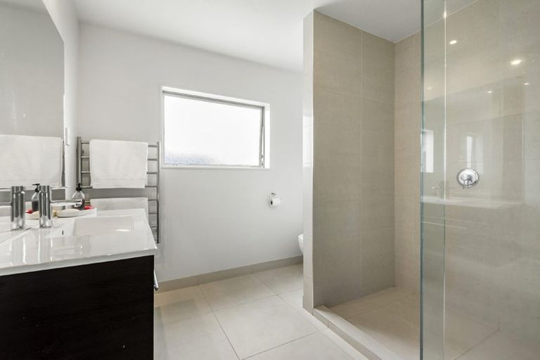 Photo of property in 15 Waitemata Road, Hauraki, Auckland, 0622