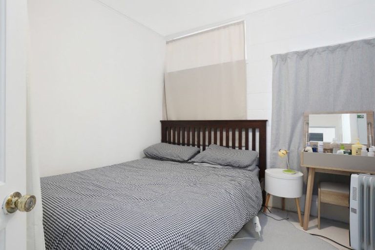 Photo of property in 1 Gamble Way, Massey, 0614