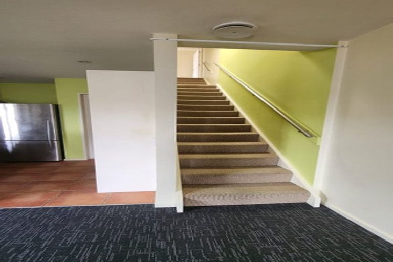 Photo of property in 15 Kopiko Way, Brooklyn, Wellington, 6021