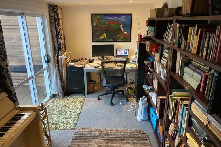 Photo of property in 33 Rua Street, Lyall Bay, Wellington, 6022