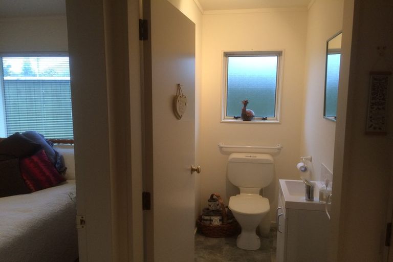 Photo of property in 52 Parata Street, Waikanae, 5036