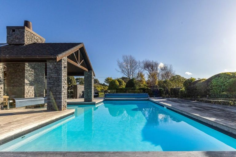 Photo of property in 2 Otaihanga Road, Paraparaumu Beach, Paraparaumu, 5032