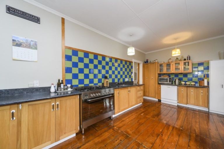 Photo of property in 28 Lyndhurst Street, Takaro, Palmerston North, 4412