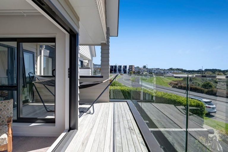 Photo of property in 14 Arran Point Parade, Orewa, 0931