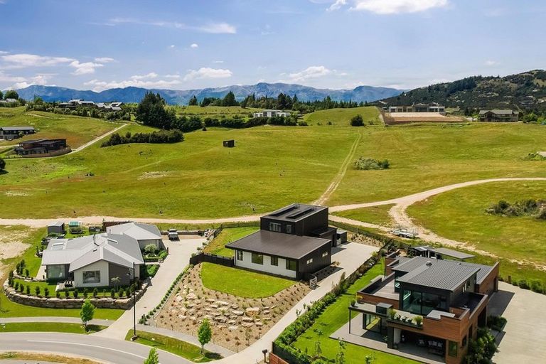 Photo of property in 18 Kotare Drive, Wanaka, 9305