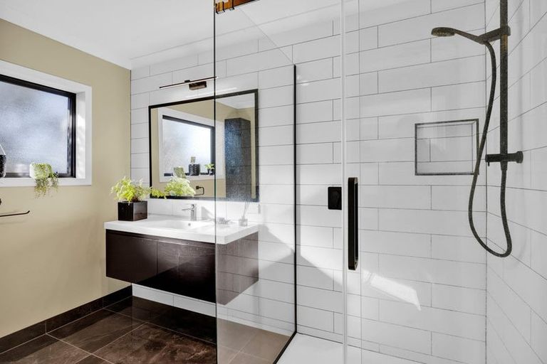 Photo of property in 12 Nikau Place, Hawera, 4610