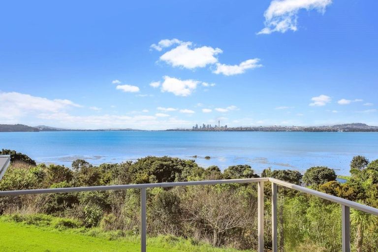 Photo of property in 51 Harbour View Road, Te Atatu Peninsula, Auckland, 0610
