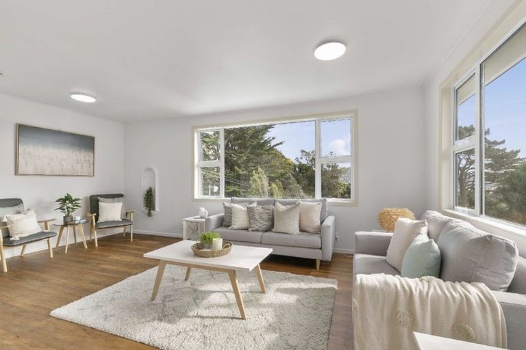 Photo of property in 9 Lomond Street, Newlands, Wellington, 6037