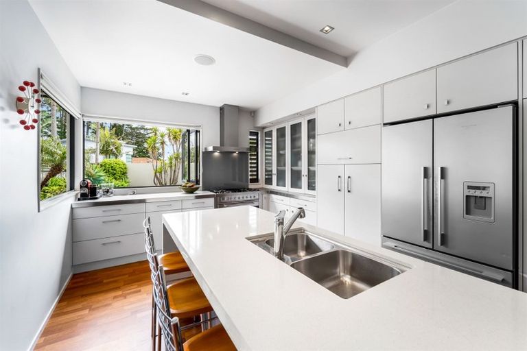 Photo of property in 32 English Oak Drive, Schnapper Rock, Auckland, 0632