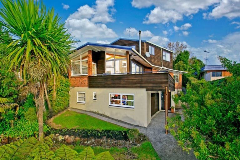 Photo of property in 20 Holt Avenue, Torbay, Auckland, 0630