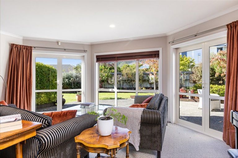 Photo of property in 10 Glentui Place, Waikawa, Picton, 7220