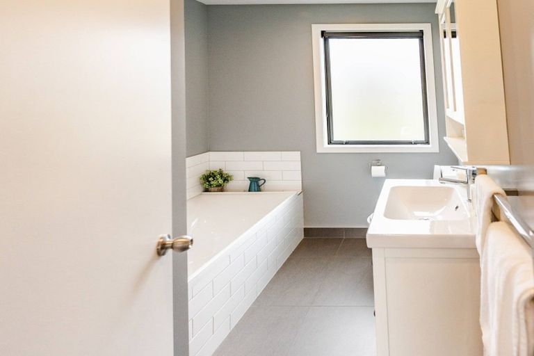 Photo of property in 42 Mcadam Drive, Jacks Point, Queenstown, 9371