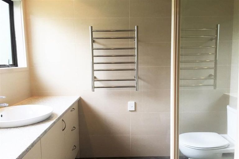 Photo of property in 24 Kereru Street, Henderson, Auckland, 0612