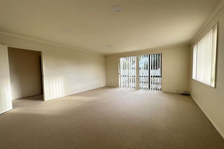 Photo of property in 10 Nimstedt Avenue, Oteha, Auckland, 0632