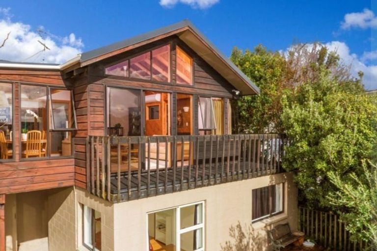 Photo of property in 3 Beulah Avenue, Rothesay Bay, Auckland, 0630