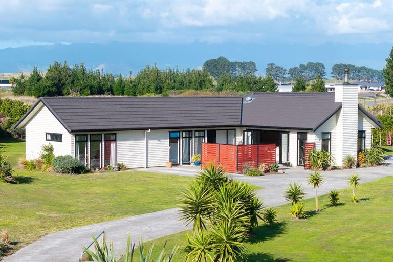 Photo of property in 66 Waitarere Rise Avenue, Waitarere, Levin, 5510