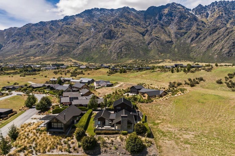 Photo of property in 4 Kinross Lane, Jacks Point, Queenstown, 9371