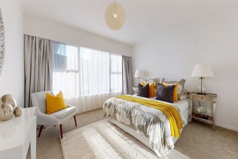 Photo of property in 1/10a Commodore Parry Road, Castor Bay, Auckland, 0620