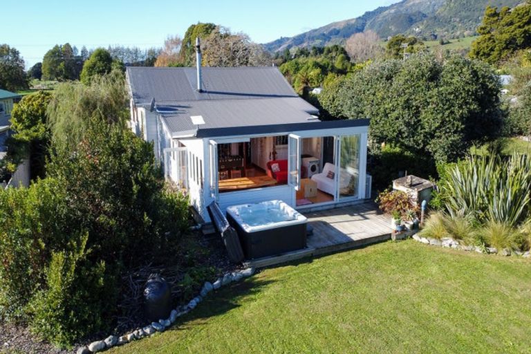Photo of property in 382 Abel Tasman Drive, Motupipi, Takaka, 7183