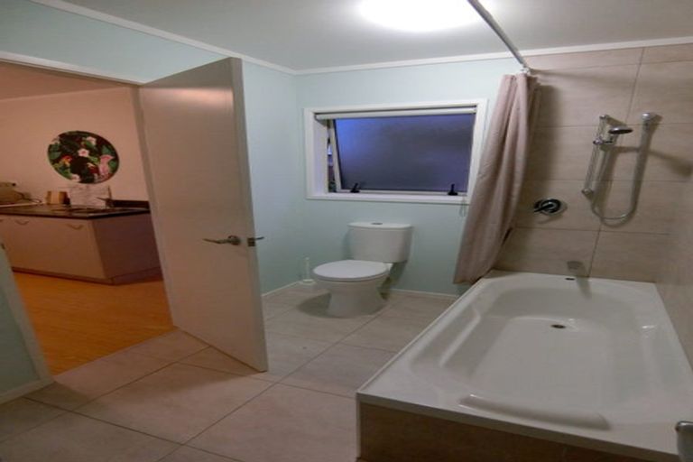 Photo of property in 1409 Whangaparaoa Road, Army Bay, Whangaparaoa, 0930