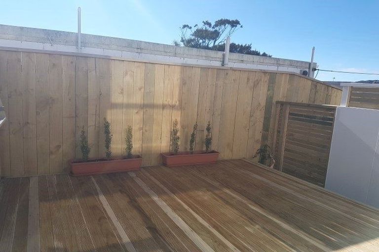 Photo of property in 32u2 Dr Taylor Terrace, Johnsonville, Wellington, 6037