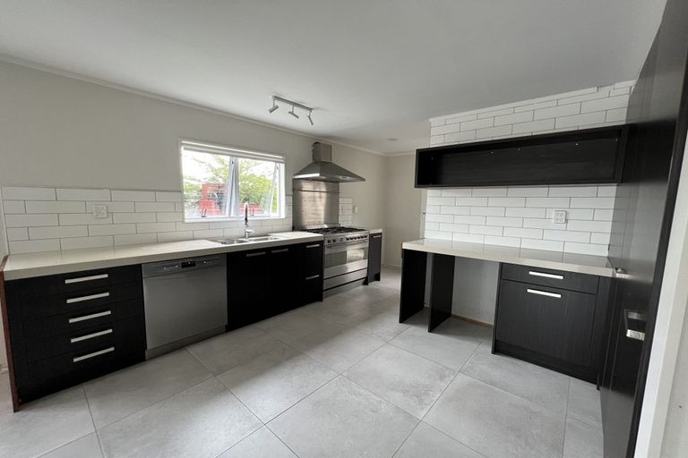 Photo of property in 36 Meilland Place, Glen Eden, Auckland, 0602