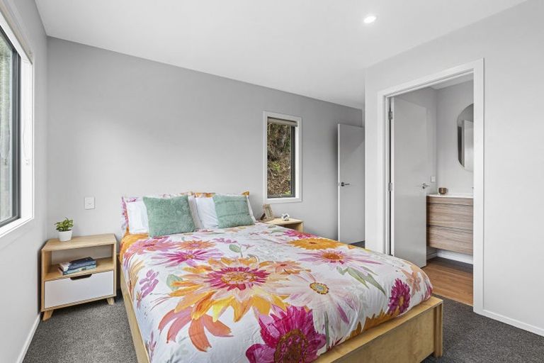 Photo of property in 5 Awanui Street, Merrilands, New Plymouth, 4312