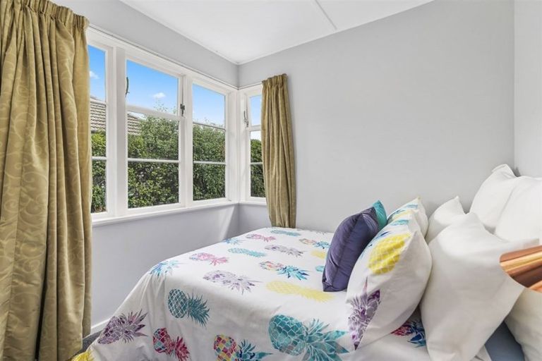 Photo of property in 11 Warwick Street, Wilton, Wellington, 6012
