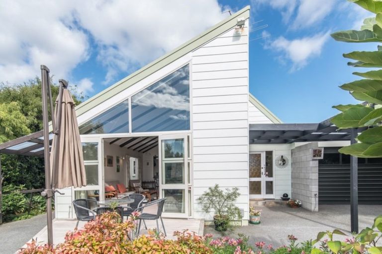 Photo of property in 5 Lesley Grove, Waikanae, 5036