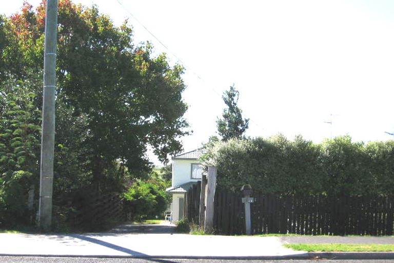 Photo of property in 2/15 County Road, Torbay, Auckland, 0630