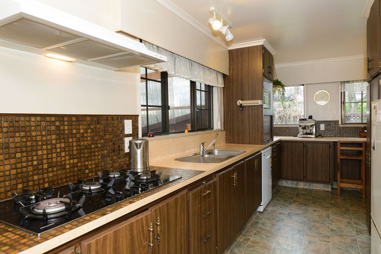 Photo of property in 14 Peter Hall Drive, Kelvin Grove, Palmerston North, 4414
