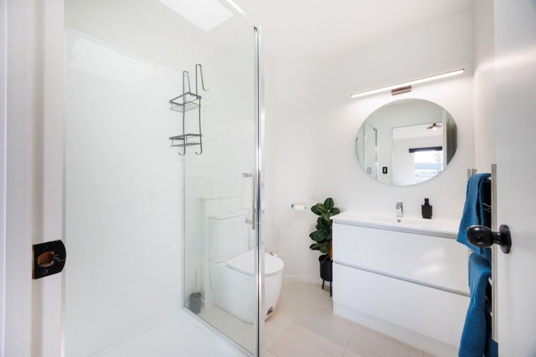 Photo of property in 5 Abby Road, Fitzherbert, Palmerston North, 4410