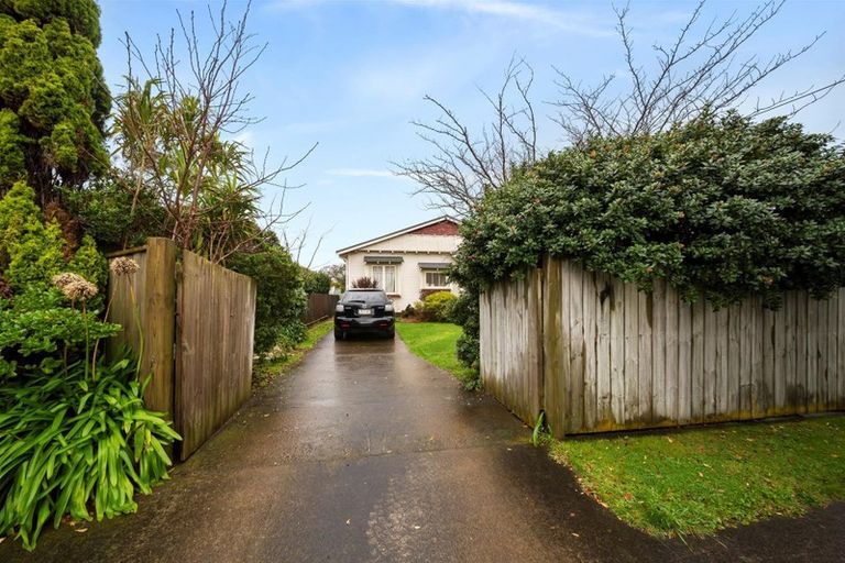 Photo of property in 10 Morrissey Street, Hawera, 4610