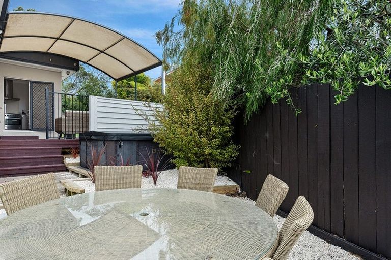 Photo of property in 1/884 Beach Road, Waiake, Auckland, 0630