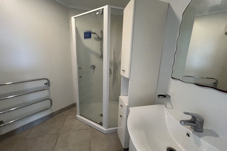 Photo of property in 7 Shearwater Rise, Rothesay Bay, Auckland, 0630